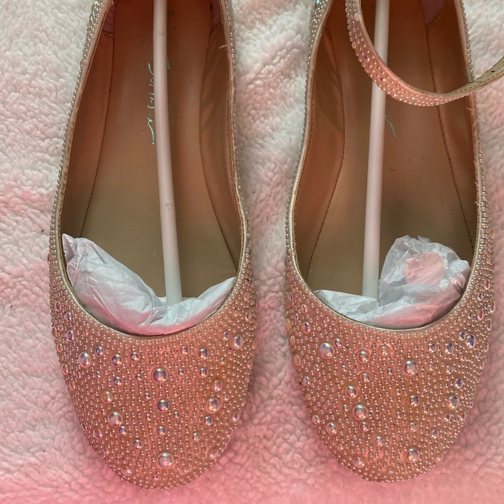 Betsy Johnson Ivory Women size 6 Ballet Flat
